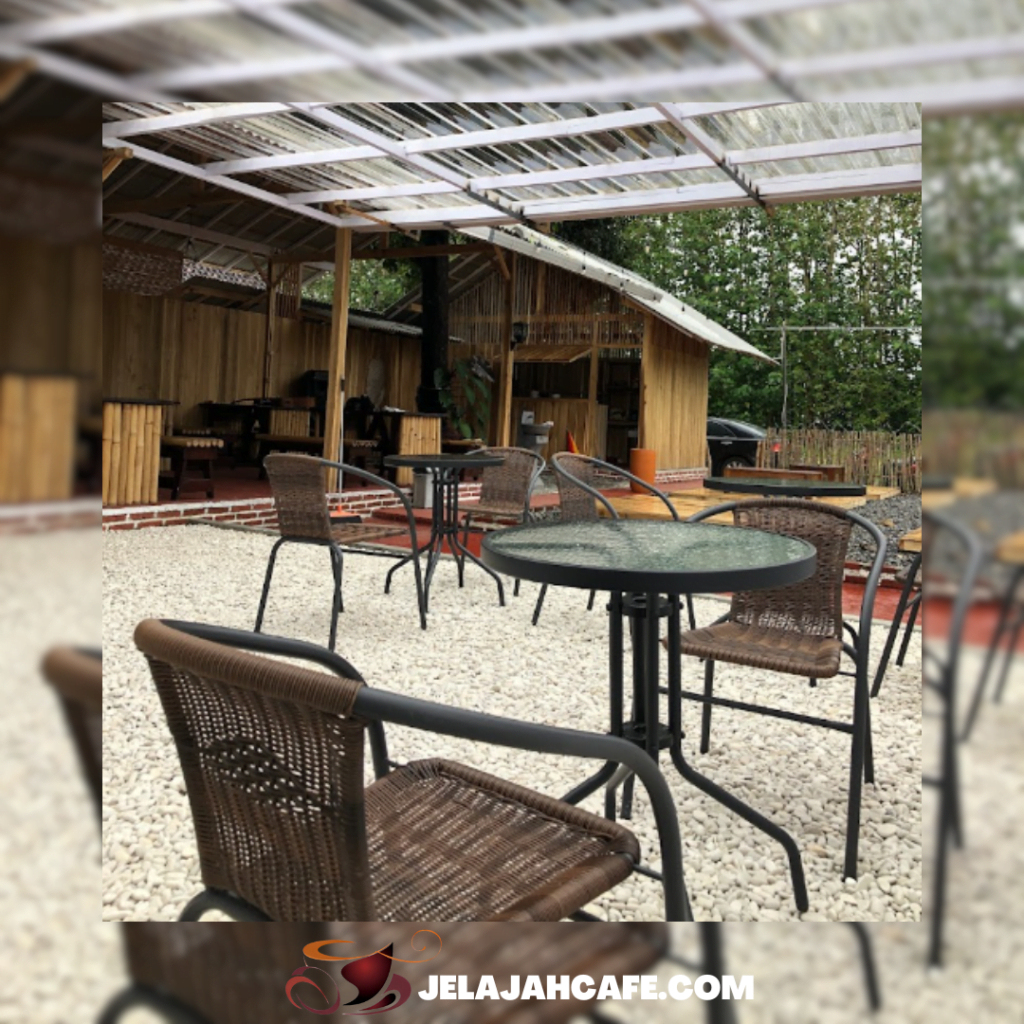 Ditepi Jalan Cafe Banjarnegara